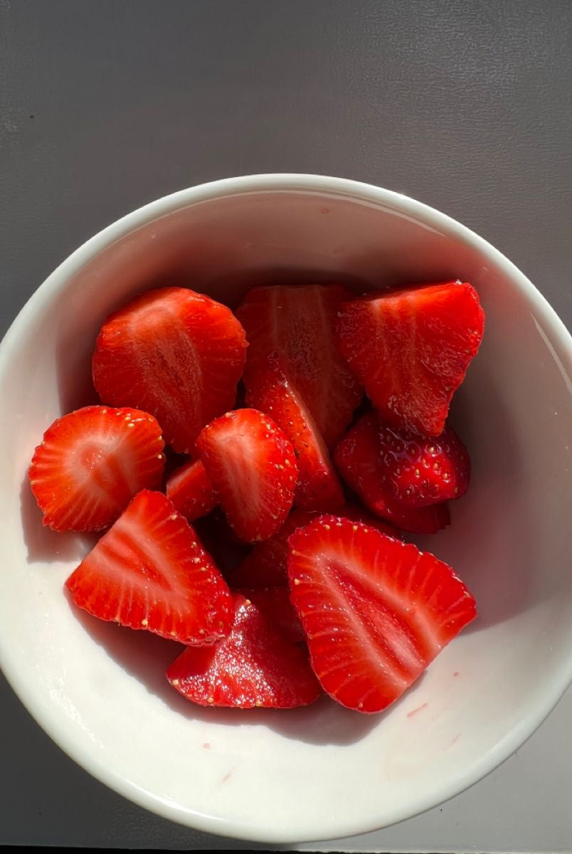 Полуничне айс матча лате: готуємо вдома смачні та корисні напої