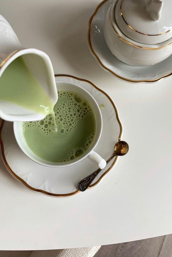 З яким молоком пити матча: тваринне VS рослинне