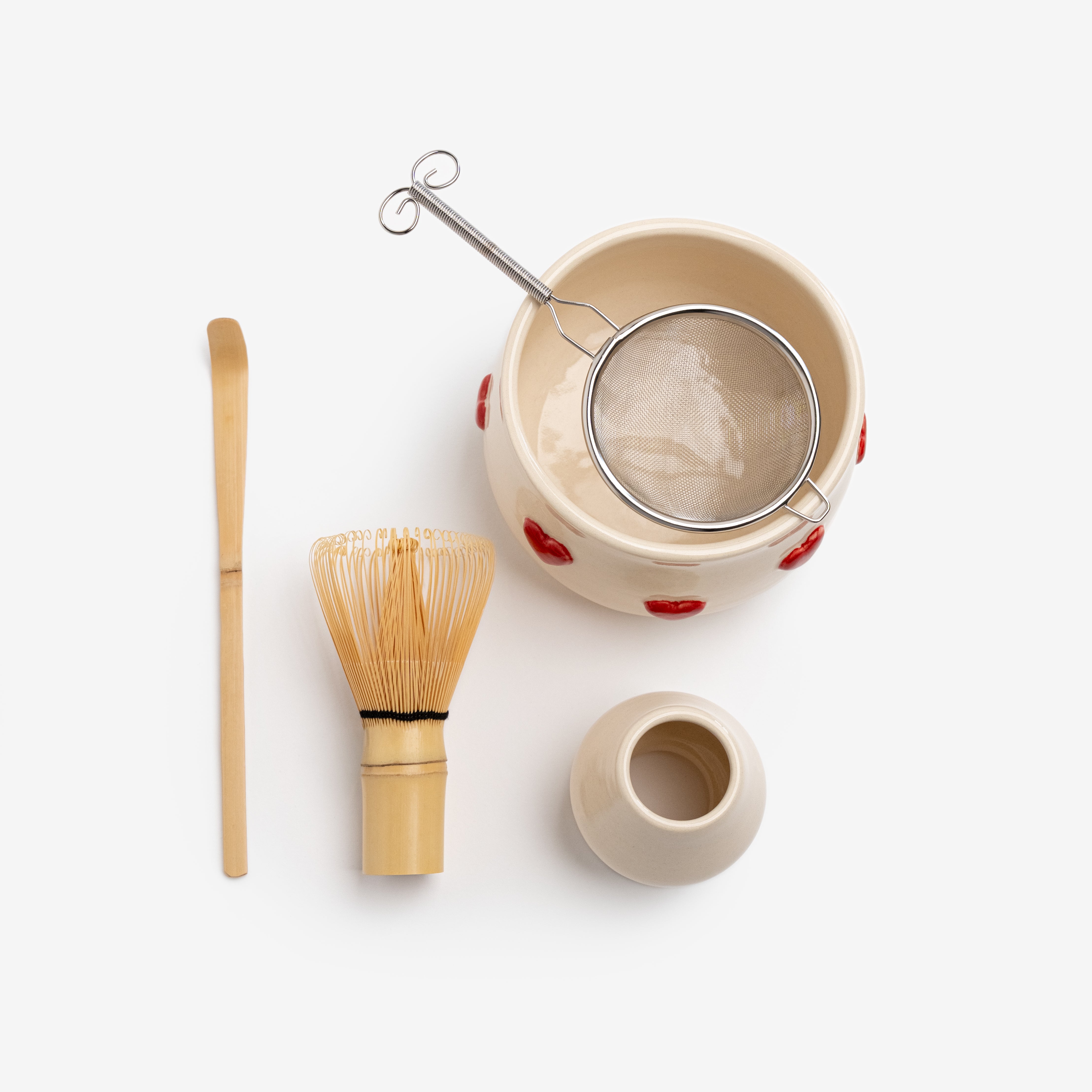 Набір для приготування матча бежевого кольору: чаван з сердечками, вінчик часен, ложечка часаку, підставочка наоші, Купити Київ в красивій подарунковій упаковці, безкоштовна доставка