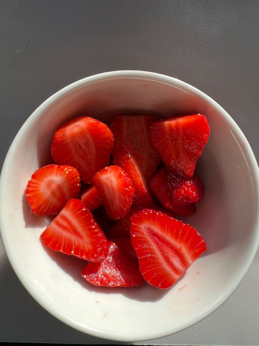 Полуничне айс матча лате: готуємо вдома смачні та корисні напої