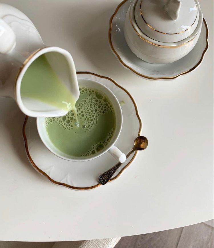 З яким молоком пити матча: тваринне VS рослинне